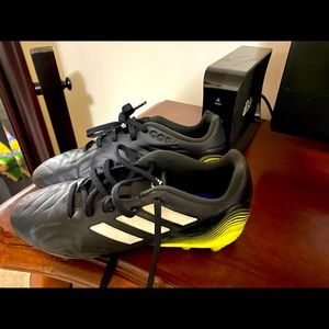 Size 5 boys Adidas soccer cleats
